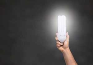 LED strips installatie onder kastje verlicht keukenwerk. Energiezuinige verlichting in verschillende kleuren beschikbaar.
