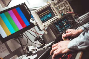 Home Opkomst van elektronica in Best met smartphones, laptops en slimme huishoudelijke apparaten die dagelijks leven transformeren