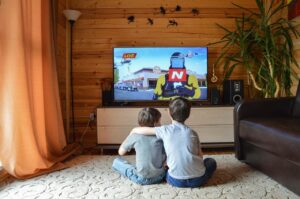 Home Ambachtelijke eiken tv-meubel met natuurlijke nerven en warme tinten in modern design voor woonkamer